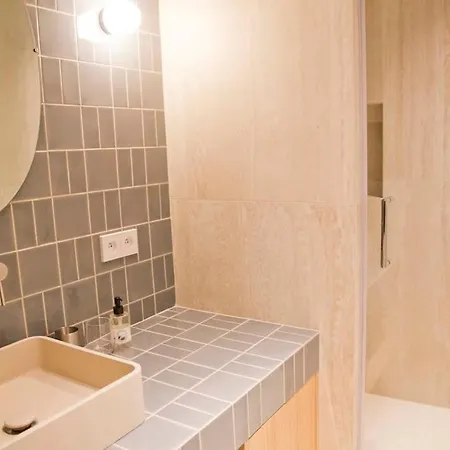 Lola - Design 2br Mouffetard Pantheon Apartment Paris