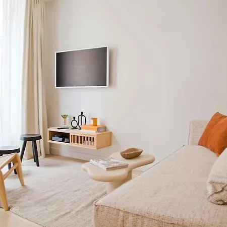 Lola - Design 2br Mouffetard Pantheon Apartment Paris