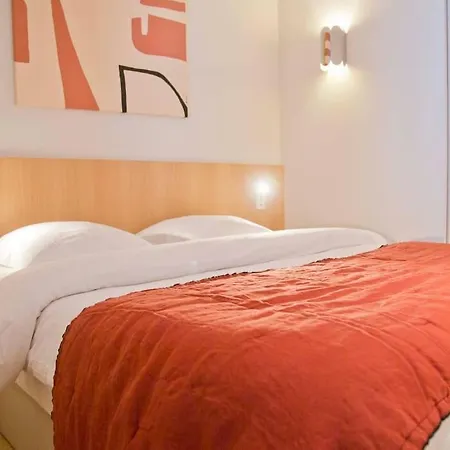 Lola - Design 2br Mouffetard Pantheon Apartment Paris